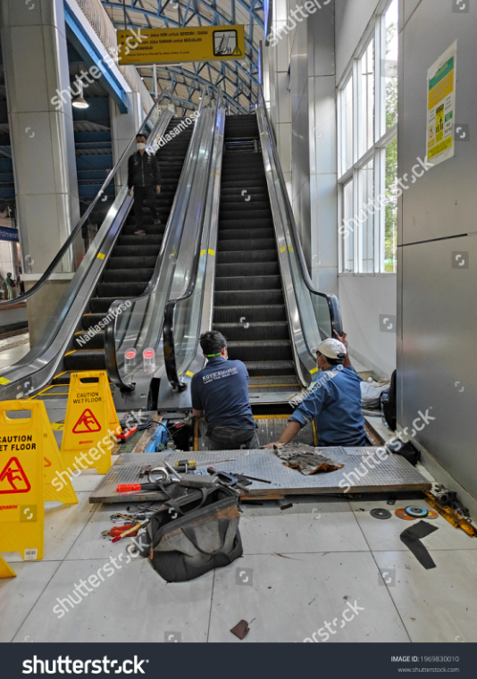 University Announces Plans to Remove Escalators Across Campus